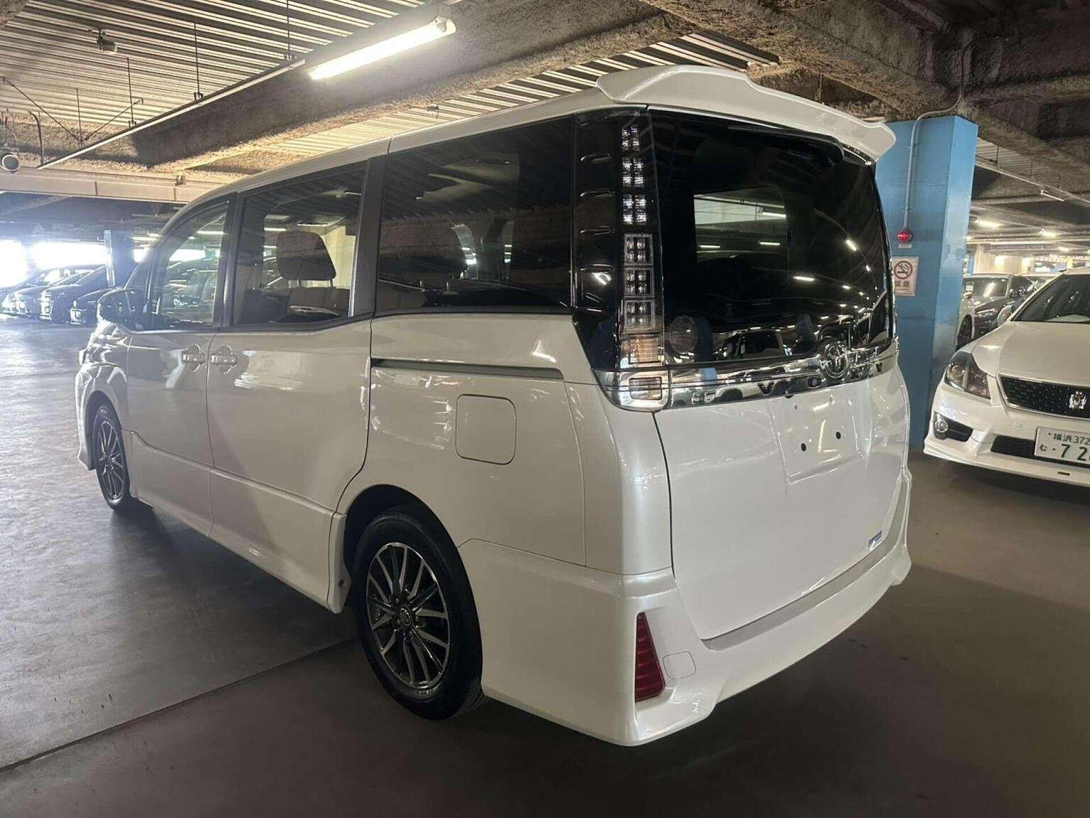 A 2014 TOYOTA VOXY 2.0 ZS 5dr 7 Seats A 2014 TOYOTA VOXY 2.0 ZS 5dr 7 Seats