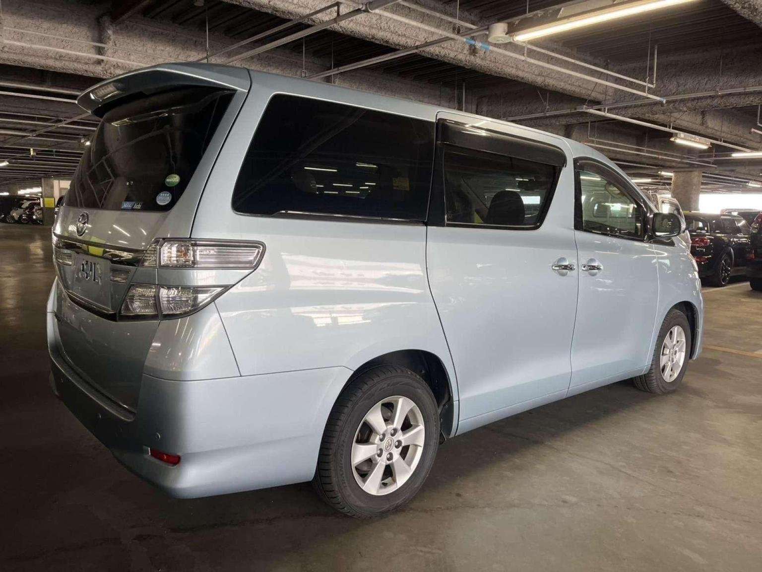 A 2012 TOYOTA VELLFIRE 2.4X 4WD A 2012 TOYOTA VELLFIRE 2.4X 4WD