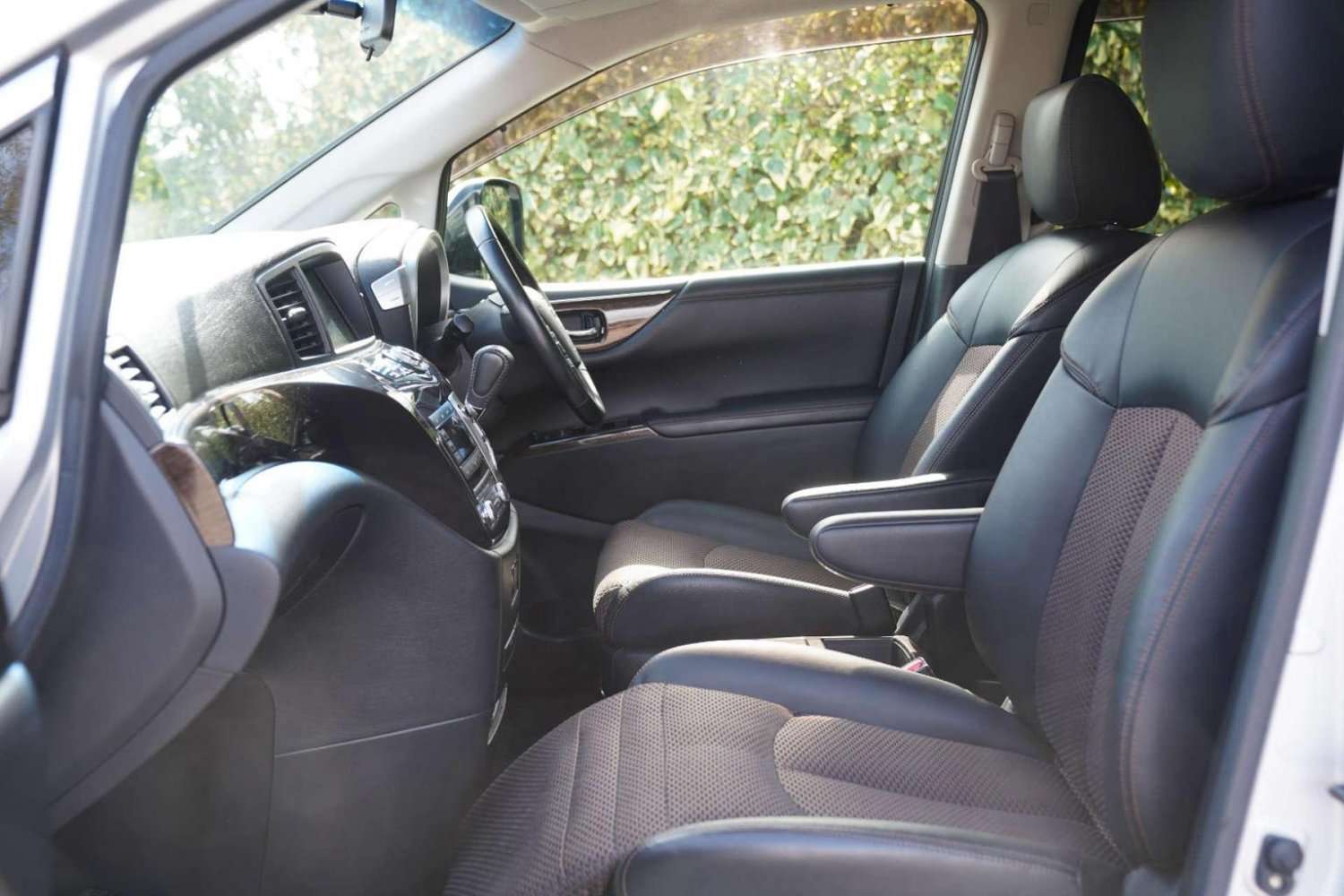 2011 NISSAN ELGRAND 2011 NISSAN ELGRAND