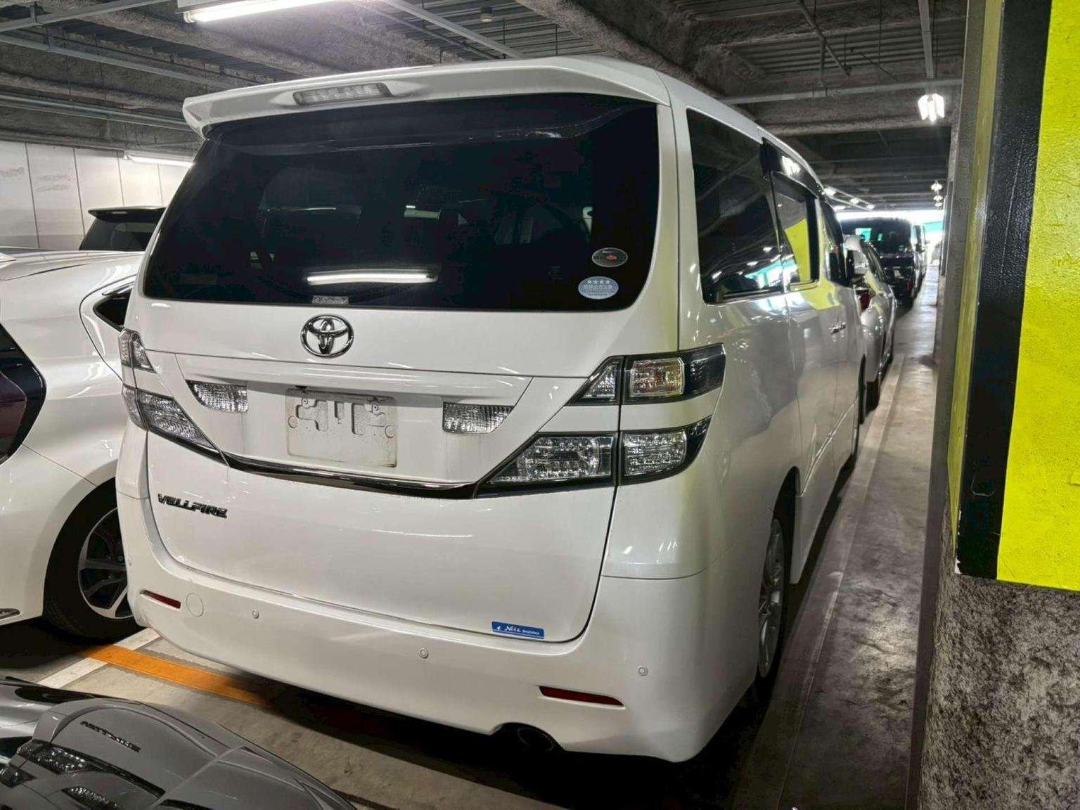 A 2010 TOYOTA VELLFIRE 2.4Z PLATINUM SELECTION 5DR 7 SEATS A 2010 TOYOTA VELLFIRE 2.4Z PLATINUM SELECTION 5DR 7 SEATS