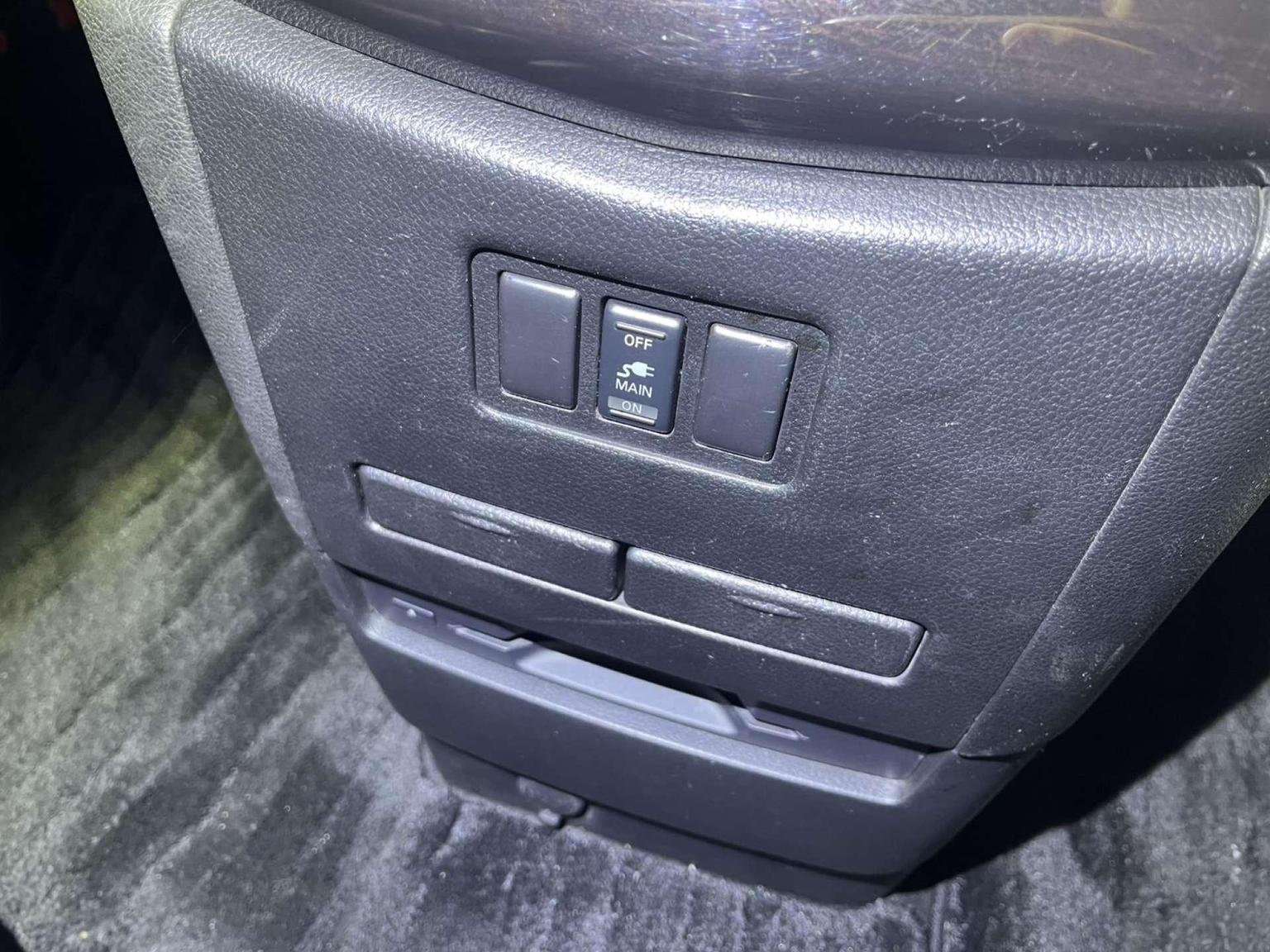 2012 NISSAN ELGRAND 2012 NISSAN ELGRAND