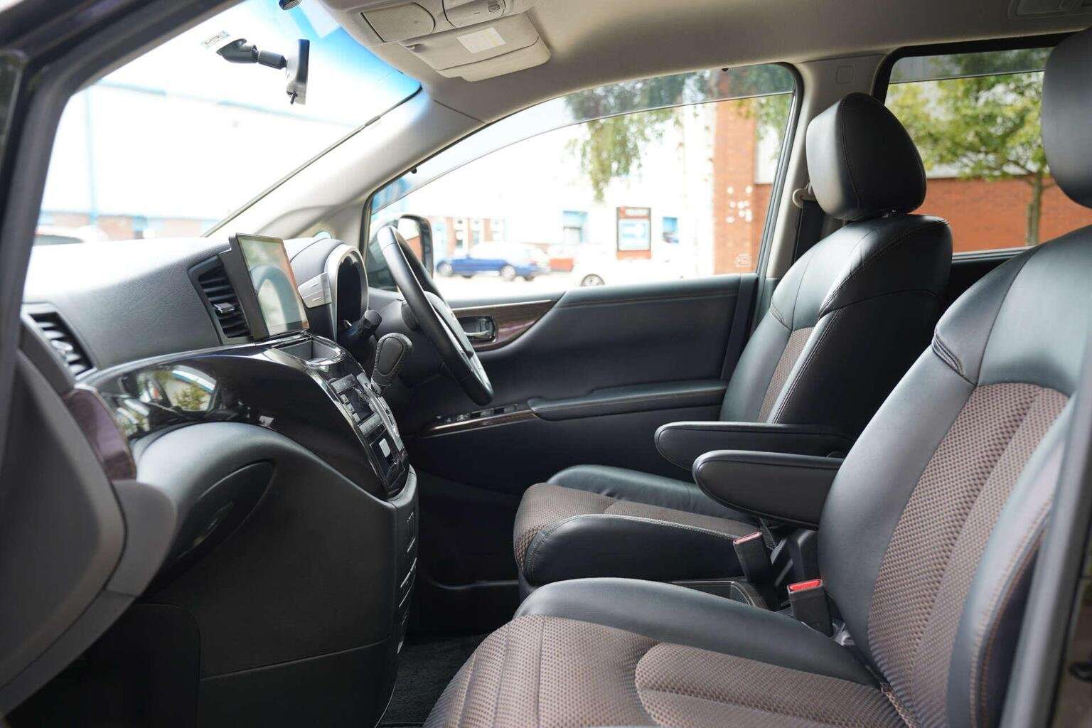 2011 NISSAN ELGRAND 2011 NISSAN ELGRAND