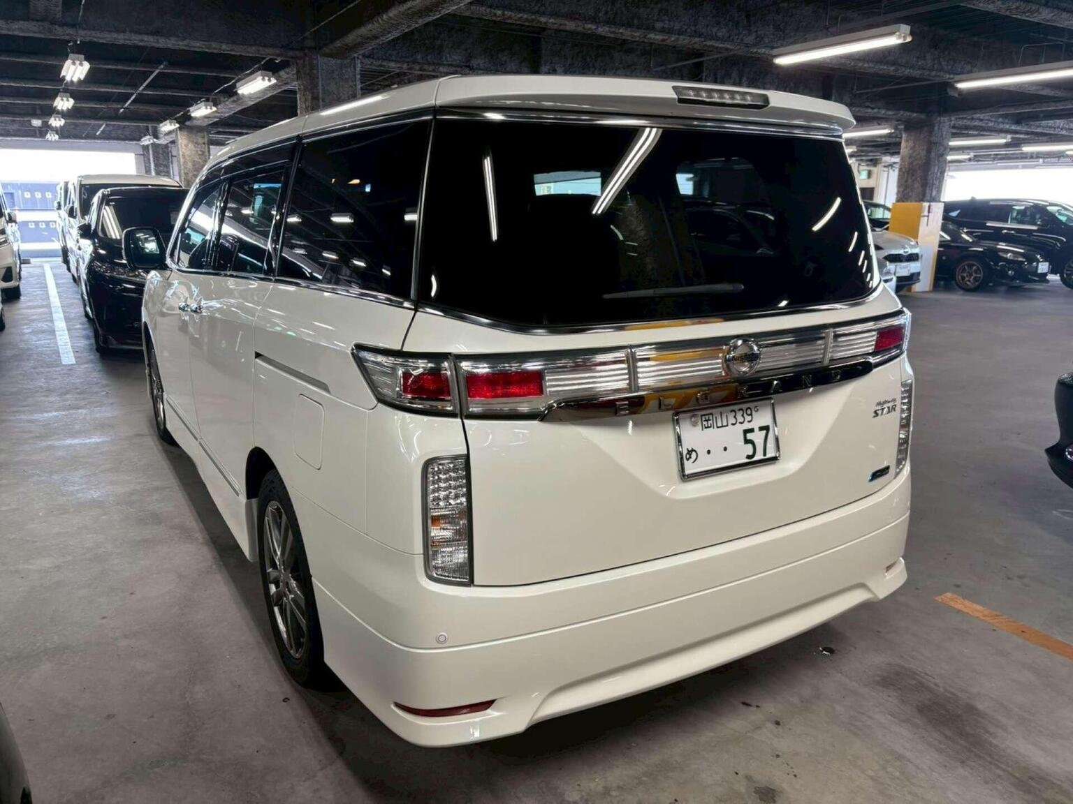 A 2012 NISSAN ELGRAND 250HIGHWAY STAR URBAN CHROME A 2012 NISSAN ELGRAND 250HIGHWAY STAR URBAN CHROME