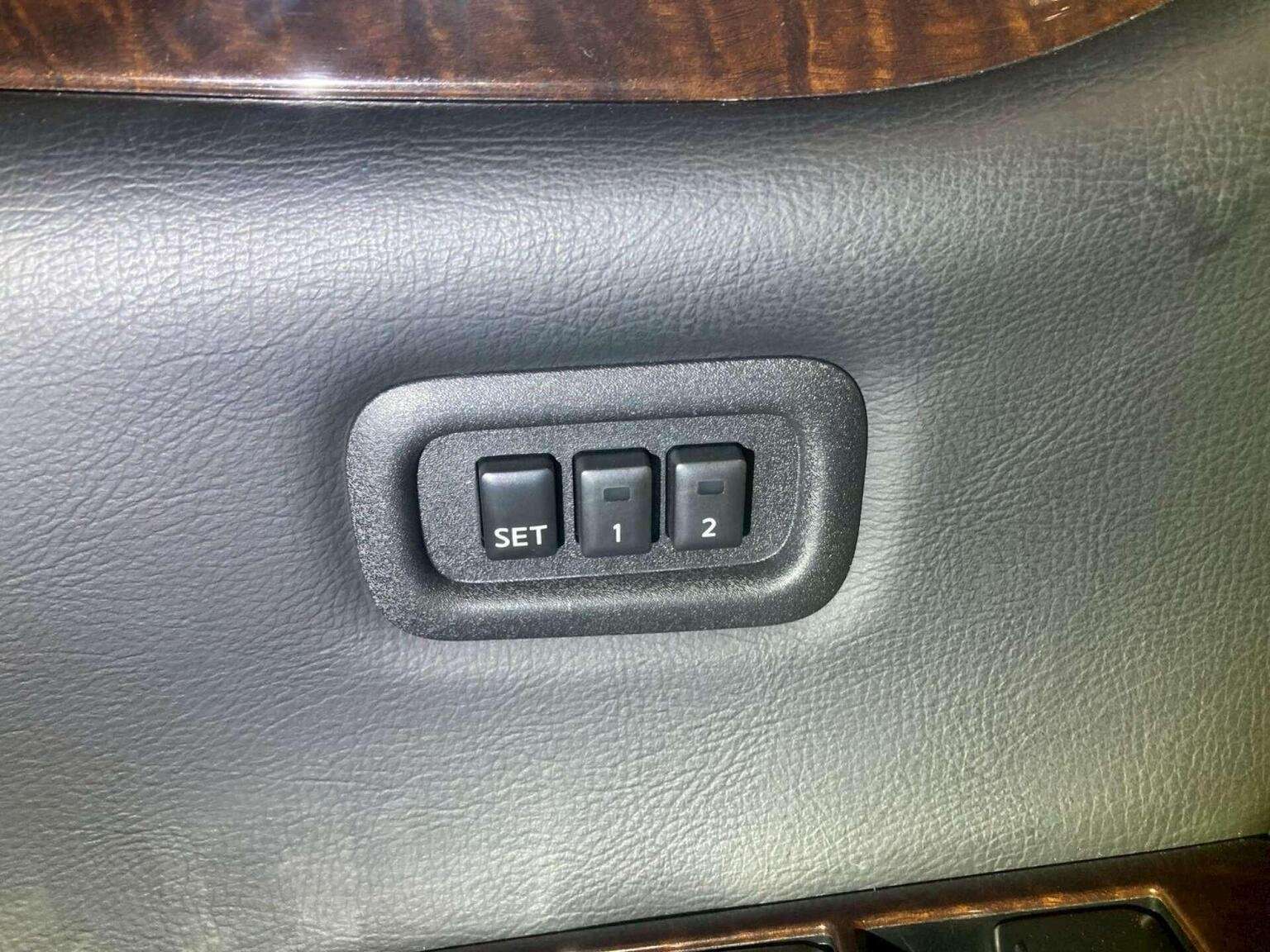 2010 NISSAN ELGRAND 2010 NISSAN ELGRAND