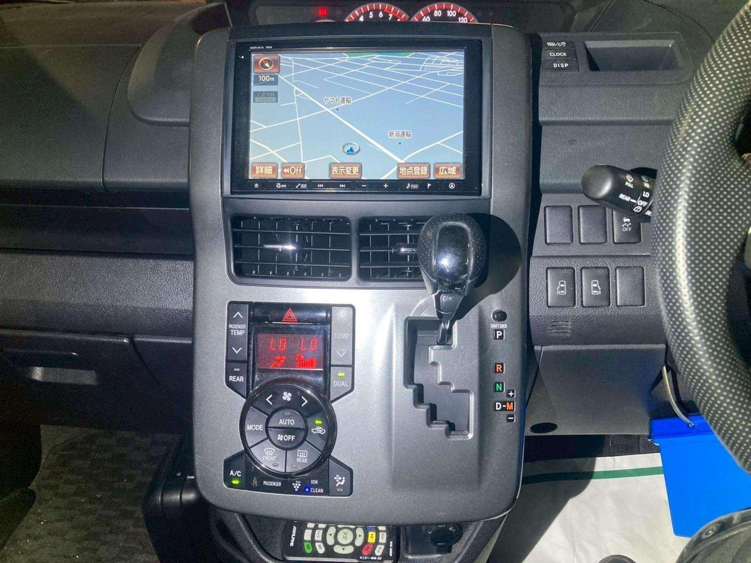 2012 TOYOTA VOXY 2012 TOYOTA VOXY