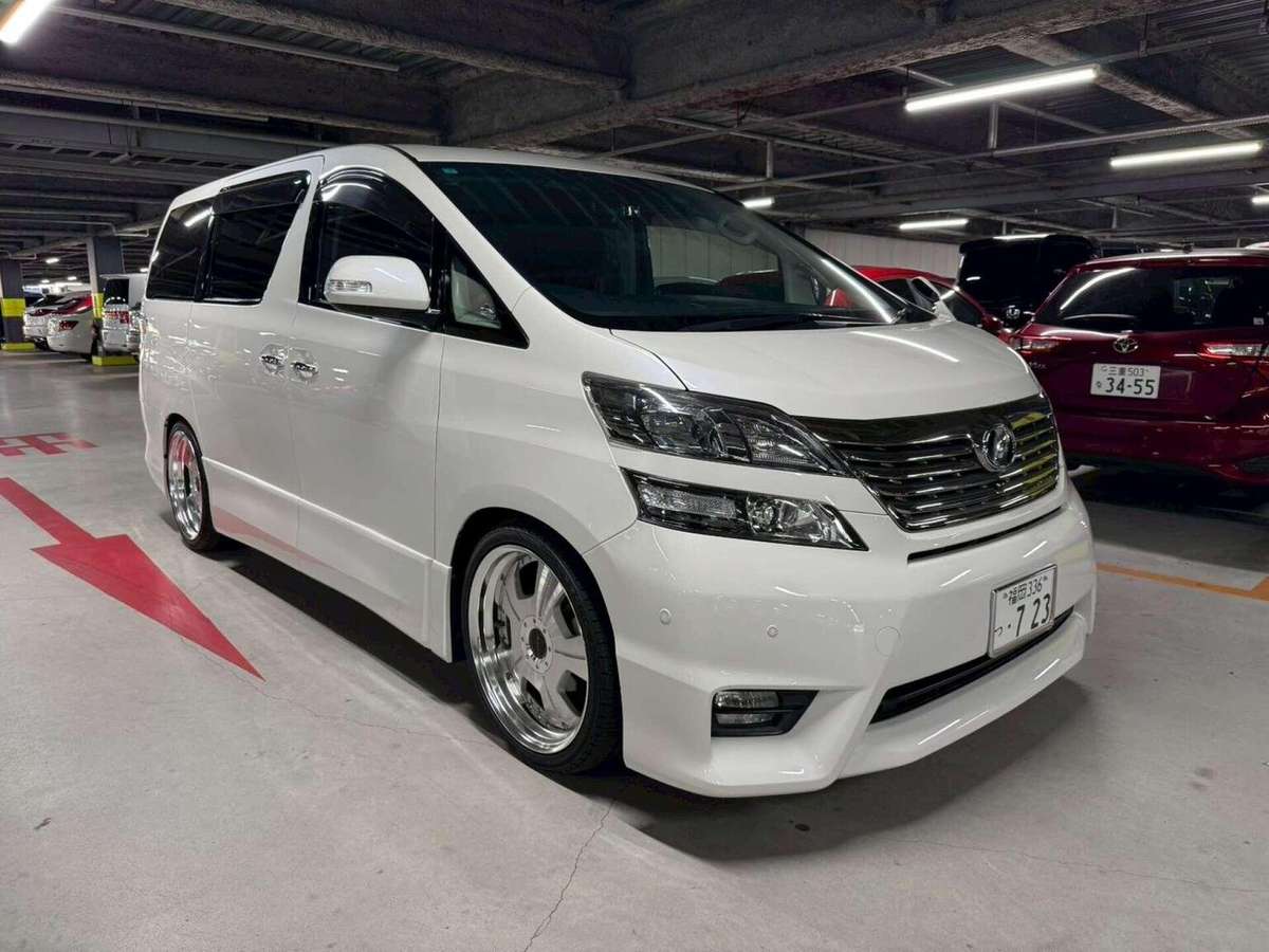 Check out this Toyota Vellfire 2009 Petrol Automatic