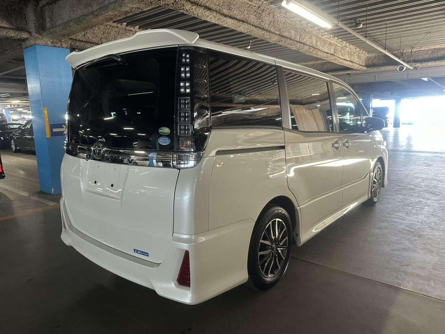 A 2014 TOYOTA VOXY 2.0 ZS 5dr 7 Seats A 2014 TOYOTA VOXY 2.0 ZS 5dr 7 Seats