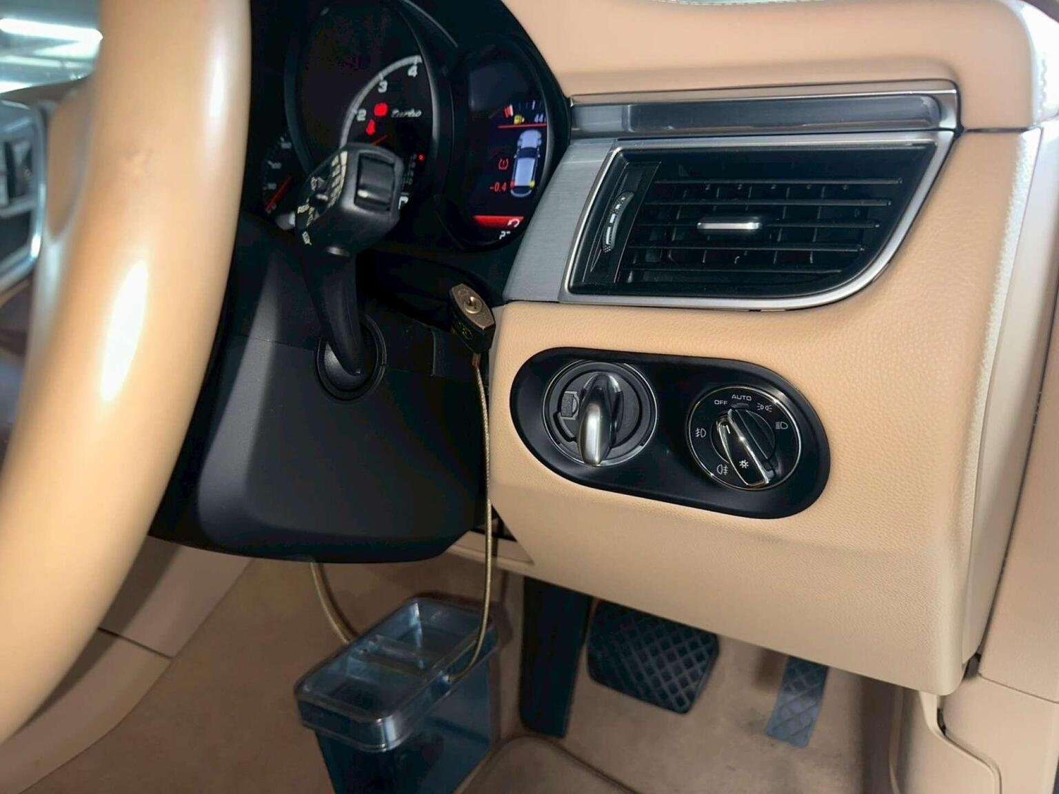 2015 PORSCHE MACAN 2015 PORSCHE MACAN