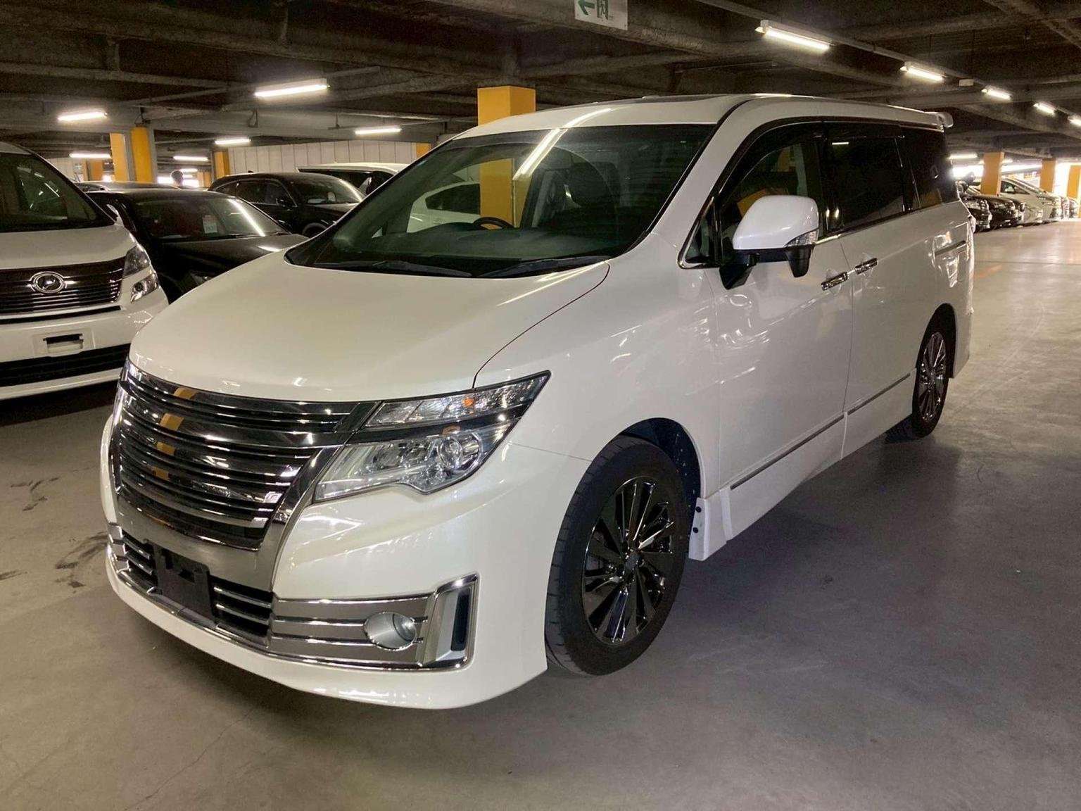 A 2015 NISSAN ELGRAND 2.5 Rider *Facelift* 5dr 8 Seats A 2015 NISSAN ELGRAND 2.5 Rider *Facelift* 5dr 8 Seats