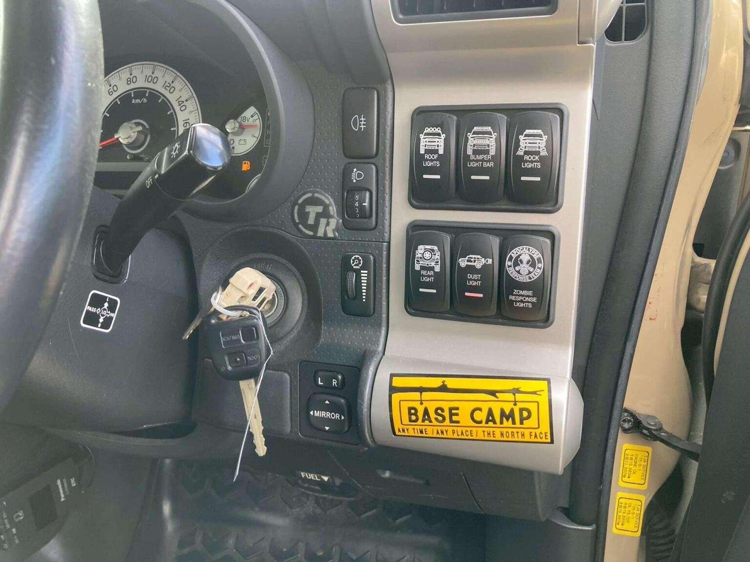 2013 TOYOTA FJ CRUISER 2013 TOYOTA FJ CRUISER