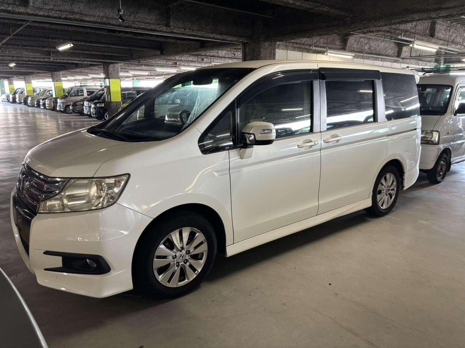 A 2011 HONDA STEPWAGON SPADA Z A 2011 HONDA STEPWAGON SPADA Z