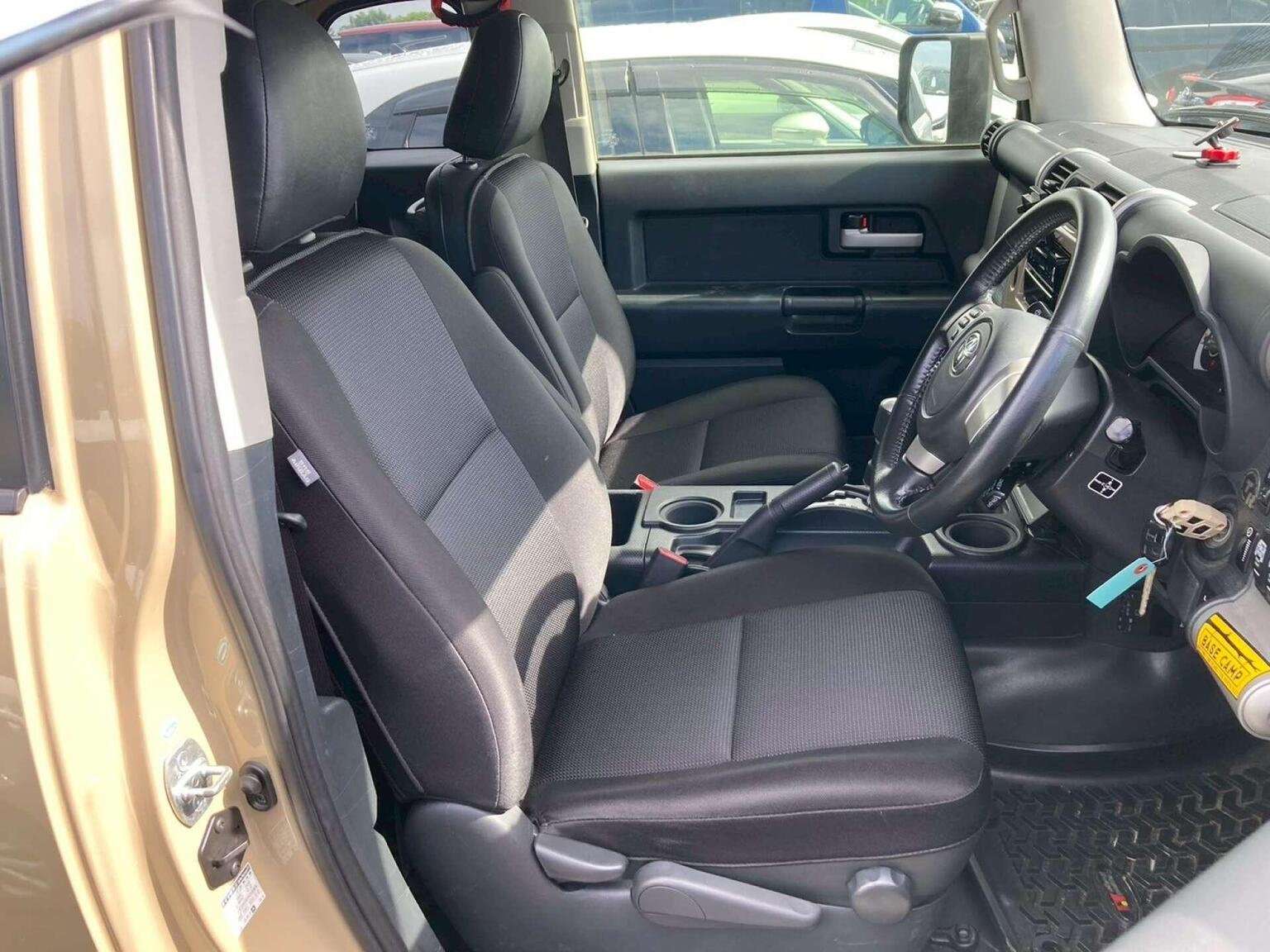 2013 TOYOTA FJ CRUISER 2013 TOYOTA FJ CRUISER