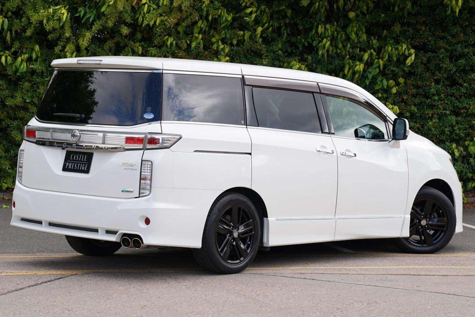 A 2010 NISSAN ELGRAND 2.5 Rider 5dr 8 Seats A 2010 NISSAN ELGRAND 2.5 Rider 5dr 8 Seats