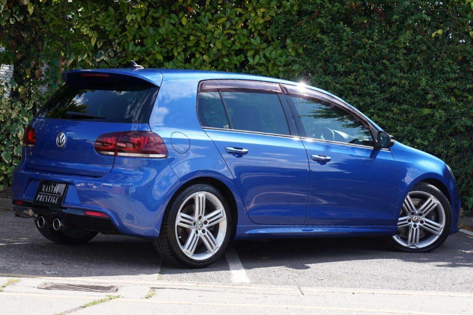 A 2010 VOLKSWAGEN GOLF 2.0 TSI R (Leather) DSG 4Motion Euro 5 5dr A 2010 VOLKSWAGEN GOLF 2.0 TSI R (Leather) DSG 4Motion Euro 5 5dr