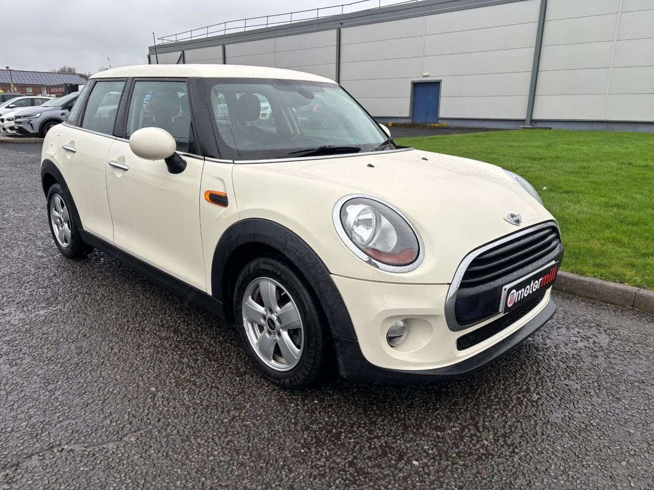 A 2016 MINI HATCH 1.5 Cooper Hatchback 5dr Petrol Manual Euro 6 (s/s) (136 ps) DAB RADIO, PUS A 2016 MINI HATCH 1.5 Cooper Hatchback 5dr Petrol Manual Euro 6 (s/s) (136 ps) DAB RADIO, PUS
