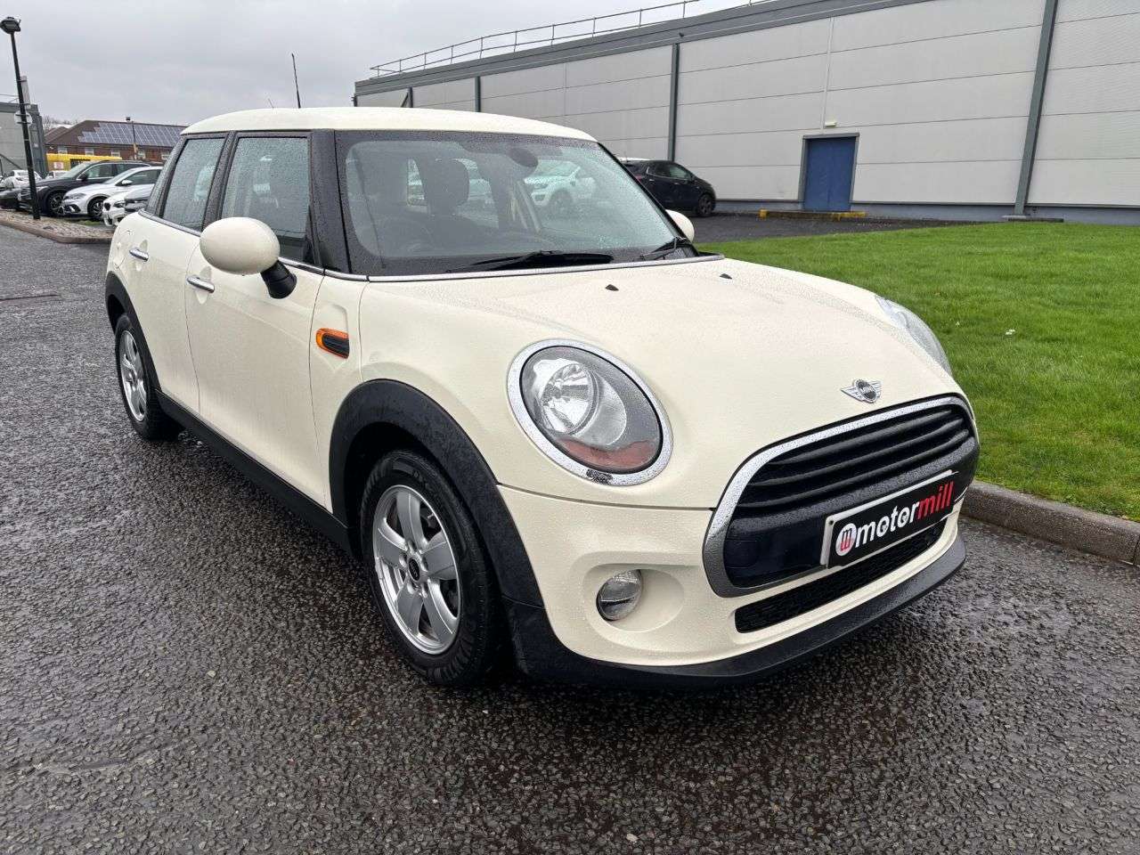 A 2016 MINI HATCH 1.5 Cooper Hatchback 5dr Petrol Manual Euro 6 (s/s) (136 ps) DAB RADIO, PUS A 2016 MINI HATCH 1.5 Cooper Hatchback 5dr Petrol Manual Euro 6 (s/s) (136 ps) DAB RADIO, PUS