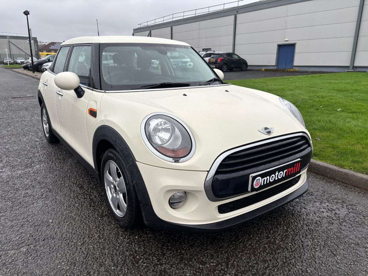 A 2016 MINI HATCH 1.5 Cooper Hatchback 5dr Petrol Manual Euro 6 (s/s) (136 ps) DAB RADIO, PUS A 2016 MINI HATCH 1.5 Cooper Hatchback 5dr Petrol Manual Euro 6 (s/s) (136 ps) DAB RADIO, PUS
