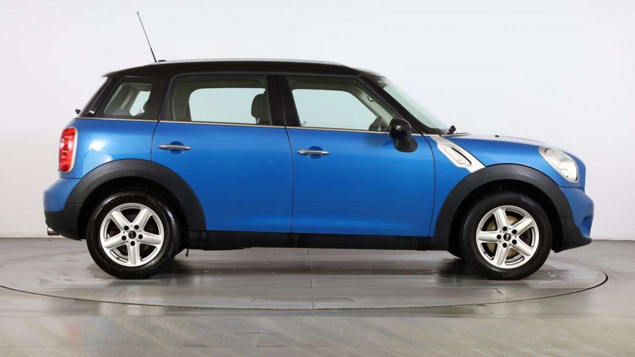 A 2012 MINI COUNTRYMAN 1.6 Cooper SUV 5dr Petrol Manual Euro 5 (s/s) (122 ps) £2610 WORTH OF ADDED A 2012 MINI COUNTRYMAN 1.6 Cooper SUV 5dr Petrol Manual Euro 5 (s/s) (122 ps) £2610 WORTH OF ADDED