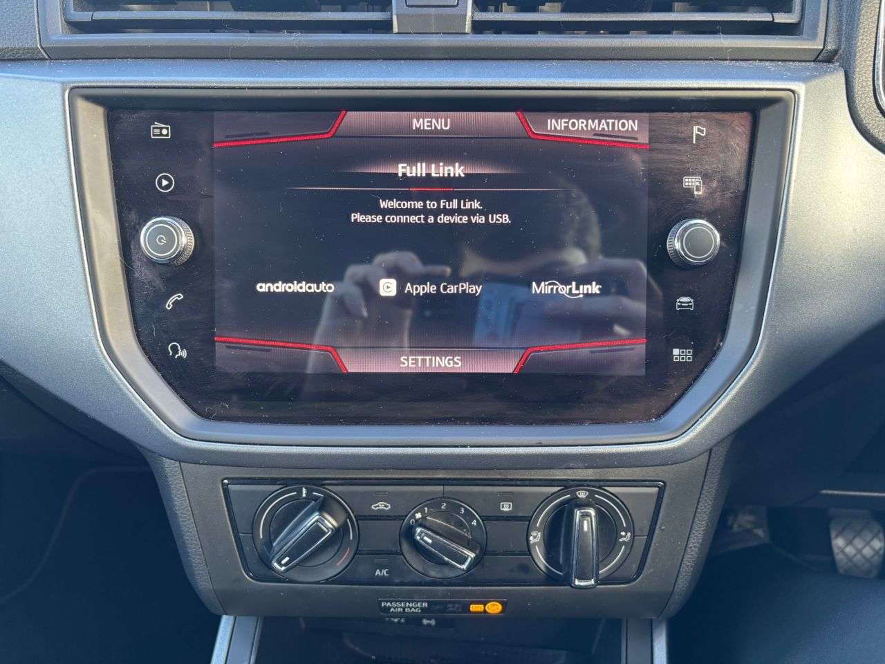 A 2018 SEAT ARONA 1.0 TSI SE Technology SUV 5dr Petrol Manual Euro 6 (s/s) (95 ps) APPLE CAR A 2018 SEAT ARONA 1.0 TSI SE Technology SUV 5dr Petrol Manual Euro 6 (s/s) (95 ps) APPLE CAR