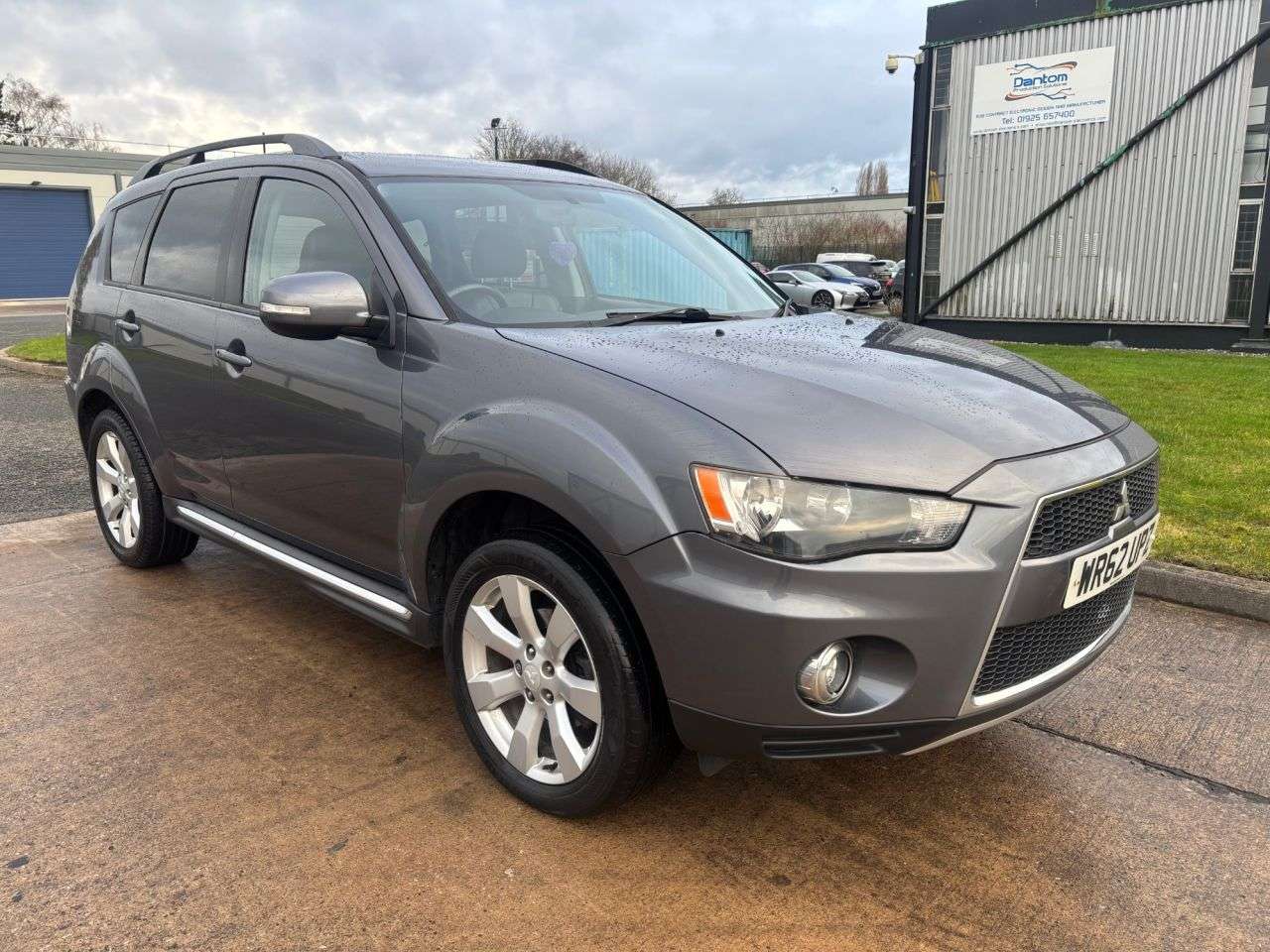 A 2012 MITSUBISHI OUTLANDER 2.2 DI-D GX3 SUV 5dr Diesel Manual 4WD Euro 5 (174 ps) FULL LEATHER INTERIO A 2012 MITSUBISHI OUTLANDER 2.2 DI-D GX3 SUV 5dr Diesel Manual 4WD Euro 5 (174 ps) FULL LEATHER INTERIO