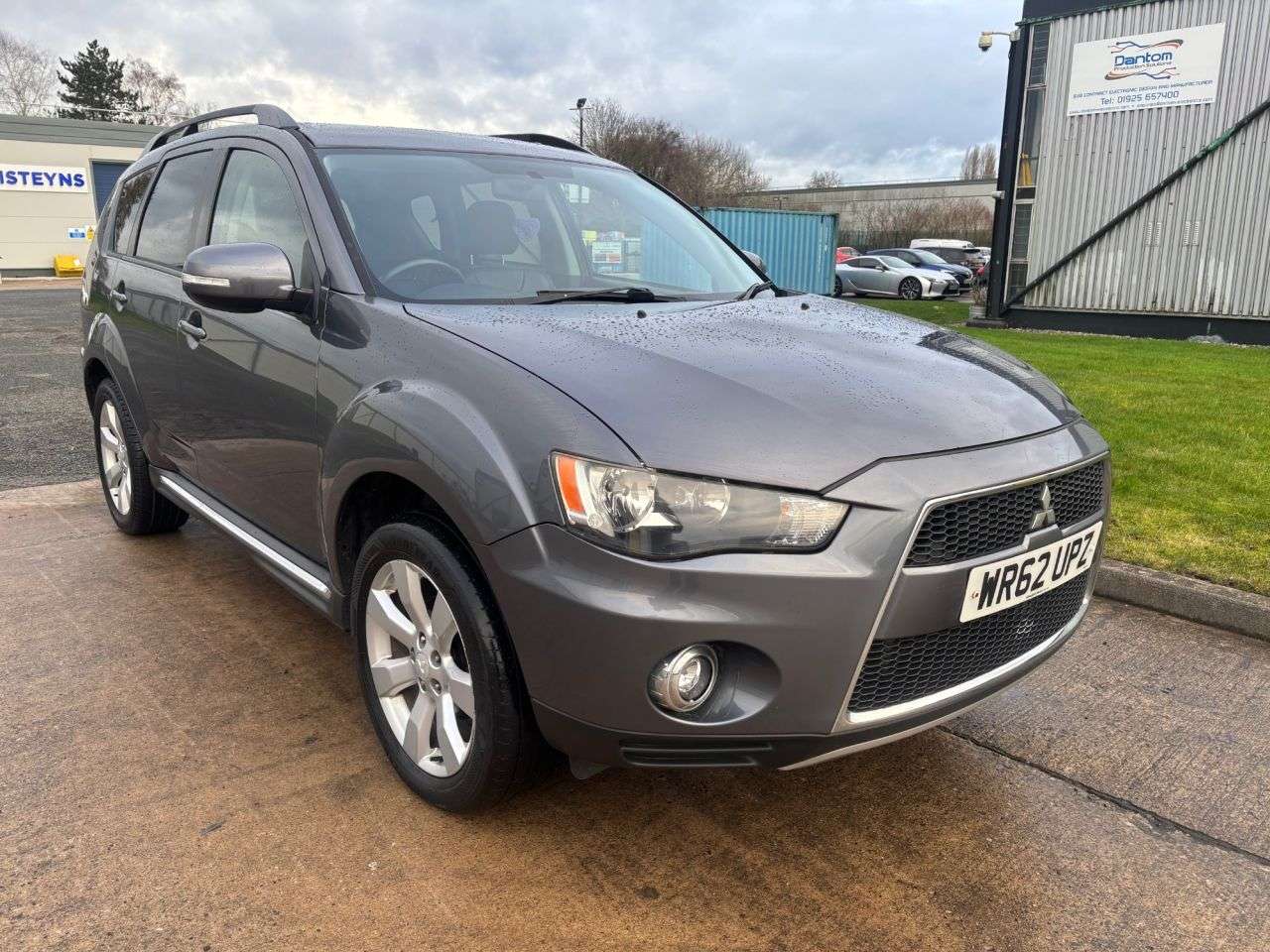 A 2012 MITSUBISHI OUTLANDER 2.2 DI-D GX3 SUV 5dr Diesel Manual 4WD Euro 5 (174 ps) FULL LEATHER INTERIO A 2012 MITSUBISHI OUTLANDER 2.2 DI-D GX3 SUV 5dr Diesel Manual 4WD Euro 5 (174 ps) FULL LEATHER INTERIO