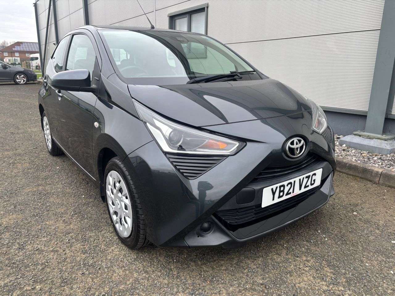 A 2021 TOYOTA AYGO 1.0 VVT-i x-play Hatchback 5dr Petrol Manual Euro 6 (Safety Sense) (71 ps) A 2021 TOYOTA AYGO 1.0 VVT-i x-play Hatchback 5dr Petrol Manual Euro 6 (Safety Sense) (71 ps)