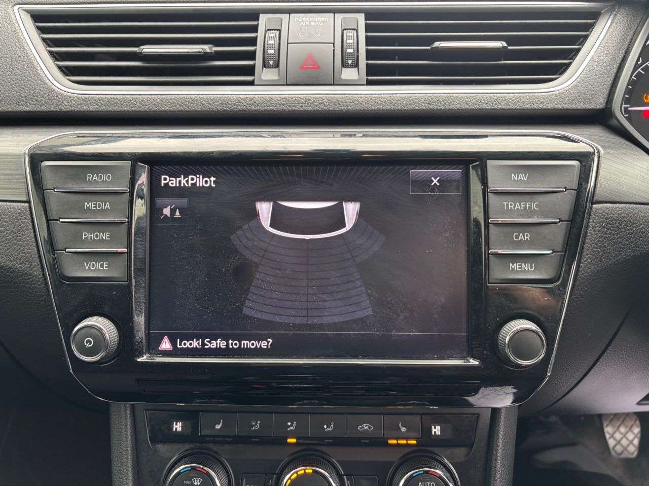 A 2016 SKODA SUPERB 2.0 TDI SE L Executive Estate 5dr Diesel Manual 4WD Euro 6 (s/s) (150 ps) H A 2016 SKODA SUPERB 2.0 TDI SE L Executive Estate 5dr Diesel Manual 4WD Euro 6 (s/s) (150 ps) H