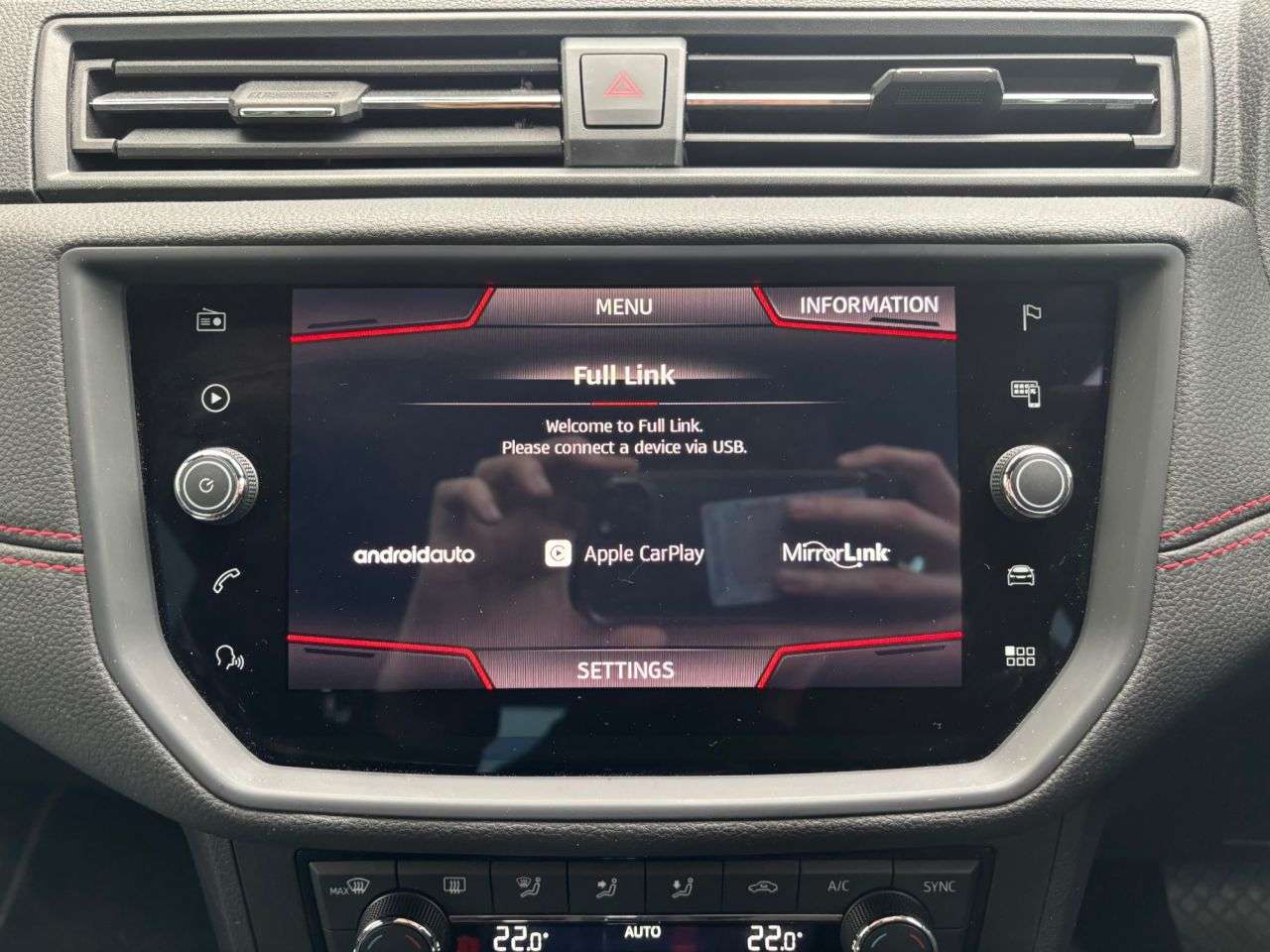 A 2019 SEAT ARONA 1.0 TSI GPF FR Sport SUV 5dr Petrol DSG Euro 6 (s/s) (115 ps) APPLE CAR PLA A 2019 SEAT ARONA 1.0 TSI GPF FR Sport SUV 5dr Petrol DSG Euro 6 (s/s) (115 ps) APPLE CAR PLA