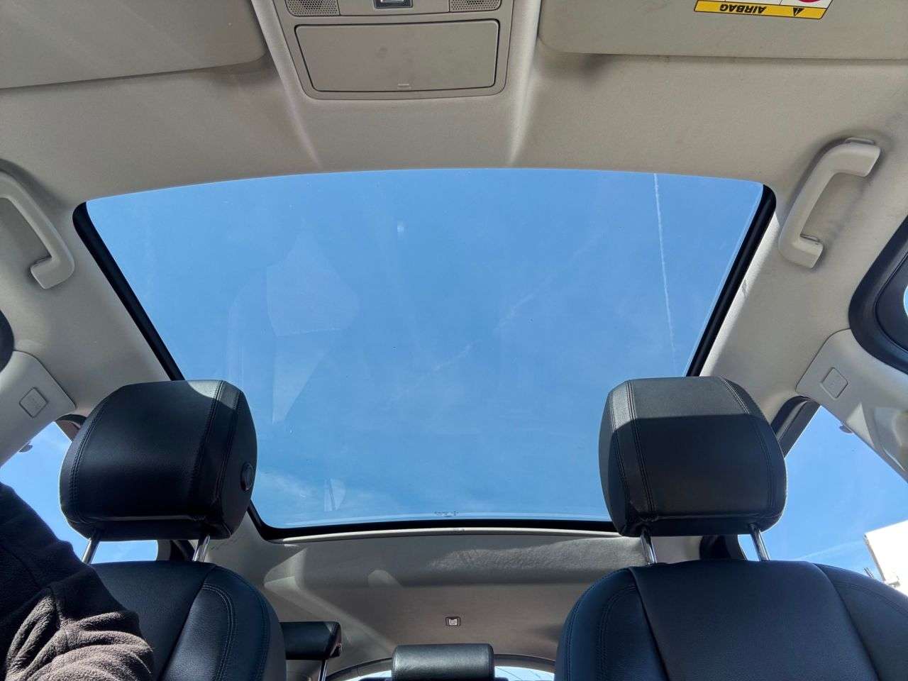 A 2017 LAND ROVER DISCOVERY SPORT 2.0 TD4 SE Tech SUV 5dr Diesel Manual 4WD Euro 6 (s/s) (180 ps) DUAL ZONE C A 2017 LAND ROVER DISCOVERY SPORT 2.0 TD4 SE Tech SUV 5dr Diesel Manual 4WD Euro 6 (s/s) (180 ps) DUAL ZONE C