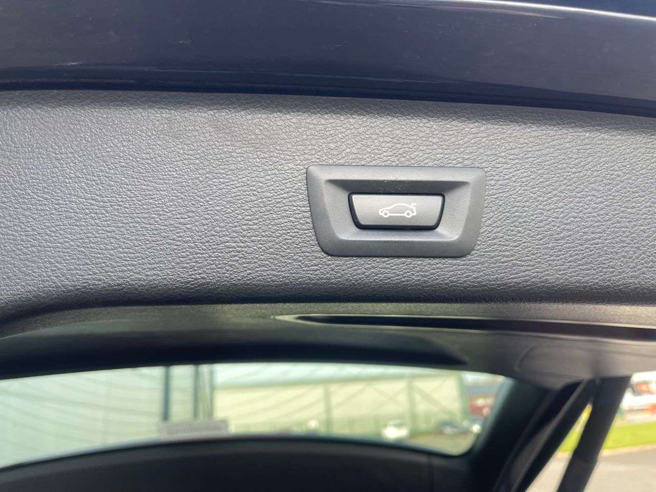 A 2015 BMW X3 2.0 20d M Sport SUV 5dr Diesel Auto xDrive Euro 6 (s/s) (190 ps) SAT NAV, F A 2015 BMW X3 2.0 20d M Sport SUV 5dr Diesel Auto xDrive Euro 6 (s/s) (190 ps) SAT NAV, F