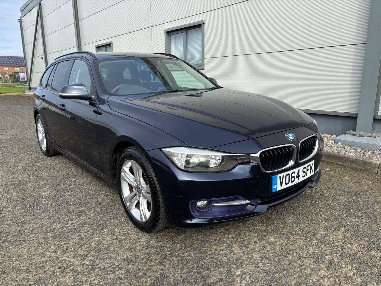 A 2014 BMW 3 SERIES 2.0 318d Sport Touring 5dr Diesel Auto Euro 5 (s/s) (143 ps) SAT NAV A 2014 BMW 3 SERIES 2.0 318d Sport Touring 5dr Diesel Auto Euro 5 (s/s) (143 ps) SAT NAV