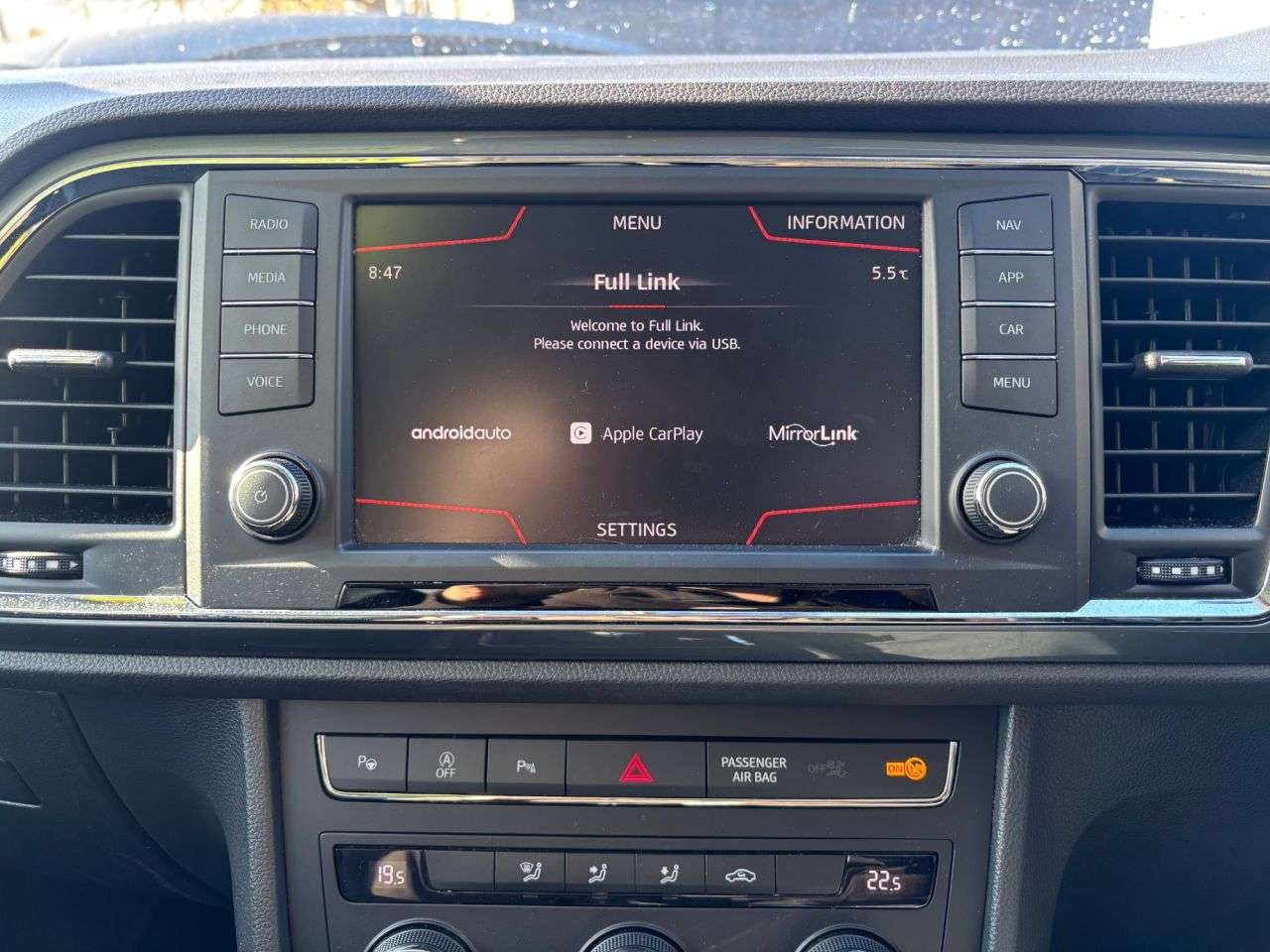 A 2020 SEAT ATECA 1.6 TDI SE Technology SUV 5dr Diesel DSG Euro 6 (s/s) (115 ps) FRONT AND RE A 2020 SEAT ATECA 1.6 TDI SE Technology SUV 5dr Diesel DSG Euro 6 (s/s) (115 ps) FRONT AND RE