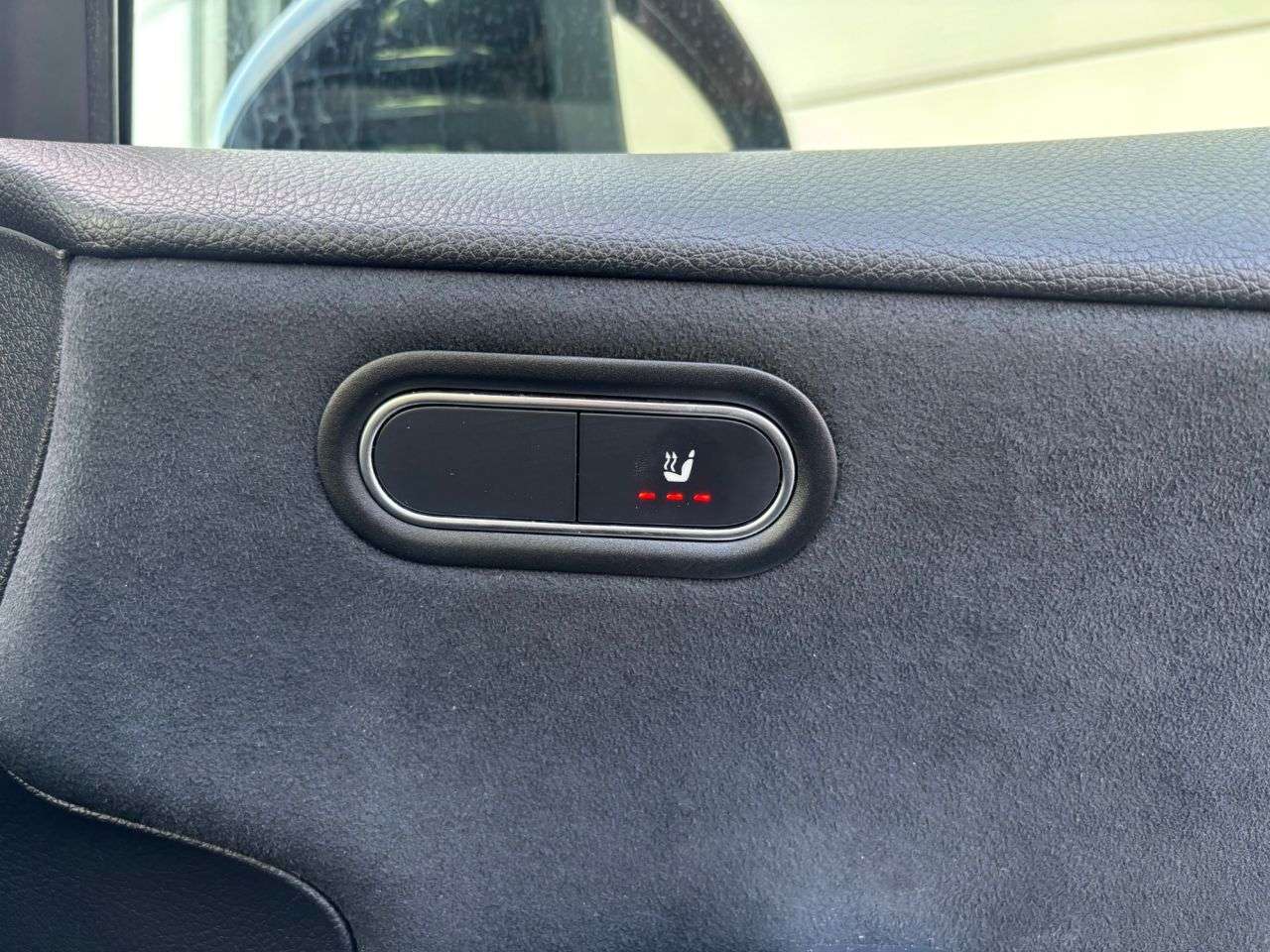 A 2020 MERCEDES-BENZ A-CLASS 1.3 A200 AMG Line (Executive) Hatchback 5dr Petrol 7G-DCT Euro 6 (s/s) (163 A 2020 MERCEDES-BENZ A-CLASS 1.3 A200 AMG Line (Executive) Hatchback 5dr Petrol 7G-DCT Euro 6 (s/s) (163