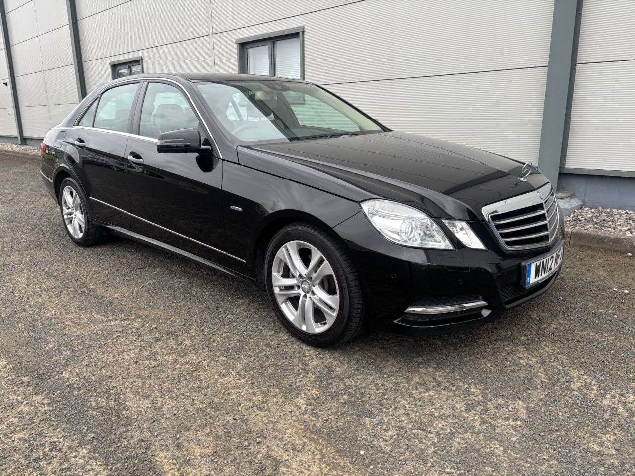 A 2012 MERCEDES-BENZ E-CLASS 2.1 E220 CDI BlueEfficiency Avantgarde Edition 125 Saloon 4dr Diesel Manual A 2012 MERCEDES-BENZ E-CLASS 2.1 E220 CDI BlueEfficiency Avantgarde Edition 125 Saloon 4dr Diesel Manual