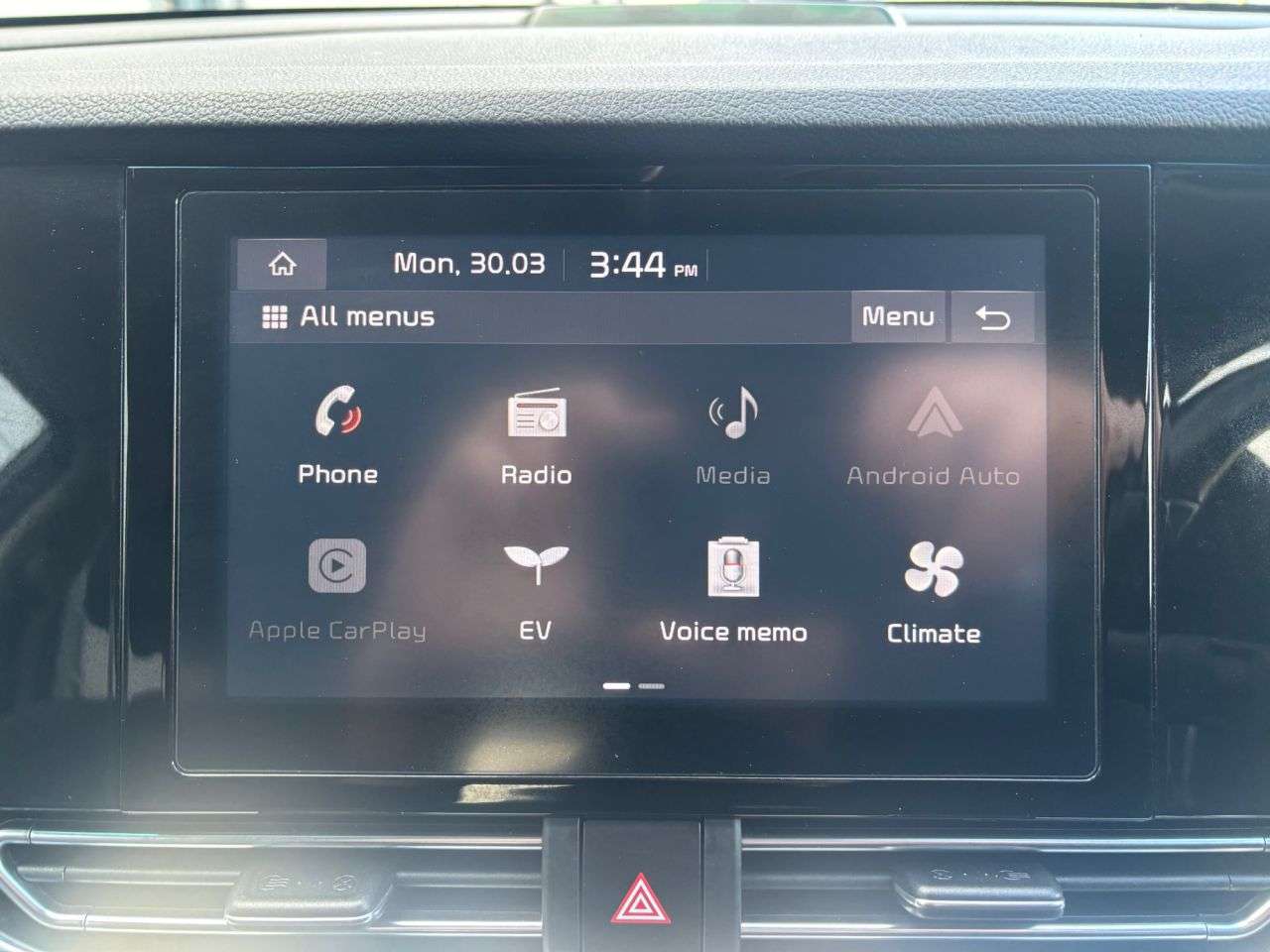 A 2022 KIA NIRO 39kWh 2 SUV 5dr Electric Auto (134 bhp) TOUCHSCREEN DISPLAY A 2022 KIA NIRO 39kWh 2 SUV 5dr Electric Auto (134 bhp) TOUCHSCREEN DISPLAY