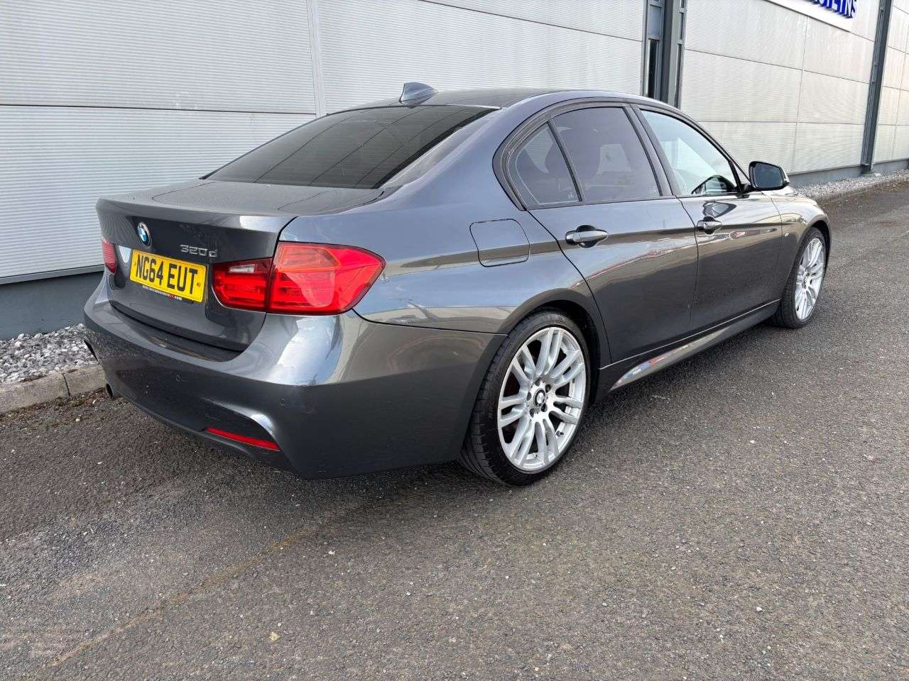 A 2015 BMW 3 SERIES 2.0 320d M Sport Saloon 4dr Diesel Auto Euro 5 (s/s) (184 ps) A 2015 BMW 3 SERIES 2.0 320d M Sport Saloon 4dr Diesel Auto Euro 5 (s/s) (184 ps)