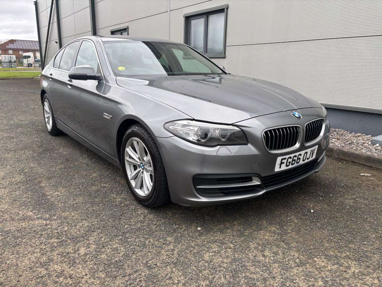 A 2016 BMW 5 SERIES 2.0 520d SE Saloon 4dr Diesel Auto Euro 6 (s/s) (190 ps) A 2016 BMW 5 SERIES 2.0 520d SE Saloon 4dr Diesel Auto Euro 6 (s/s) (190 ps)