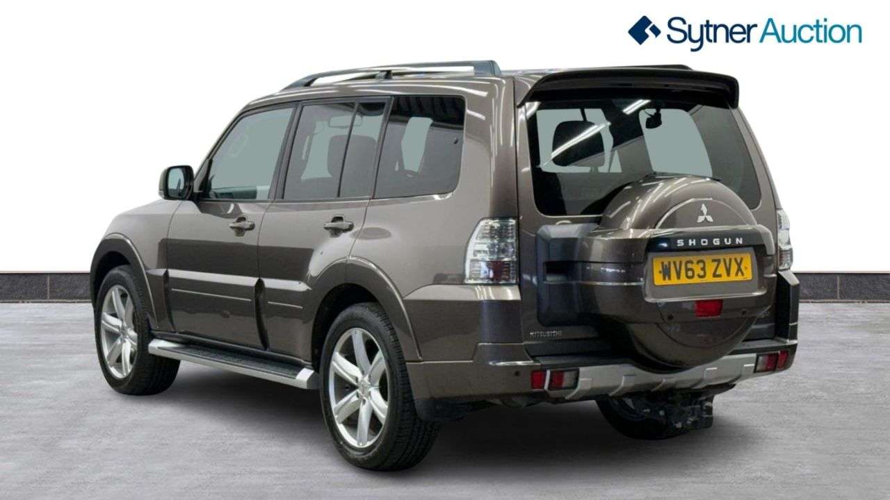 A 2013 MITSUBISHI SHOGUN 3.2 DI-DC SG4 SUV 5dr Diesel Auto 4WD Euro 5 LWB (197 ps) SAT NAV A 2013 MITSUBISHI SHOGUN 3.2 DI-DC SG4 SUV 5dr Diesel Auto 4WD Euro 5 LWB (197 ps) SAT NAV