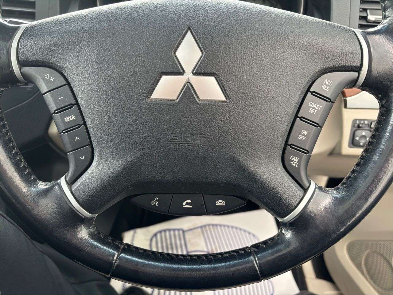 2013 MITSUBISHI SHOGUN 2013 MITSUBISHI SHOGUN