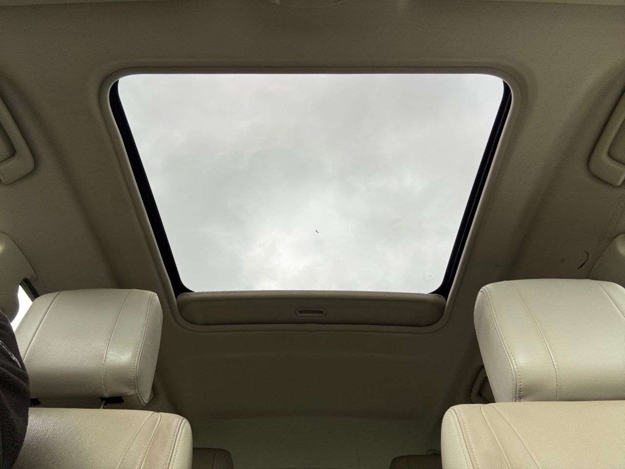 A 2013 MITSUBISHI SHOGUN 3.2 DI-DC SG4 SUV 5dr Diesel Auto 4WD Euro 5 LWB (197 ps) SAT NAV A 2013 MITSUBISHI SHOGUN 3.2 DI-DC SG4 SUV 5dr Diesel Auto 4WD Euro 5 LWB (197 ps) SAT NAV