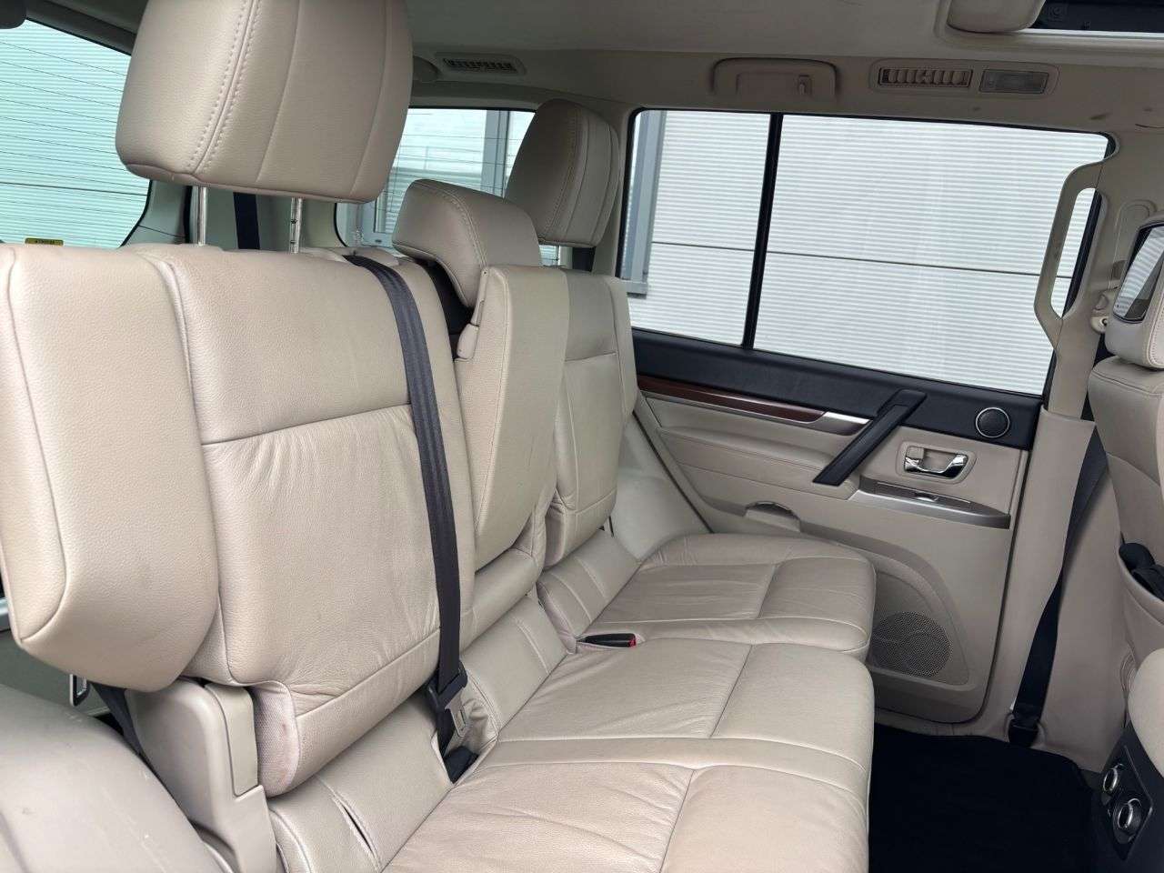 2013 MITSUBISHI SHOGUN 2013 MITSUBISHI SHOGUN