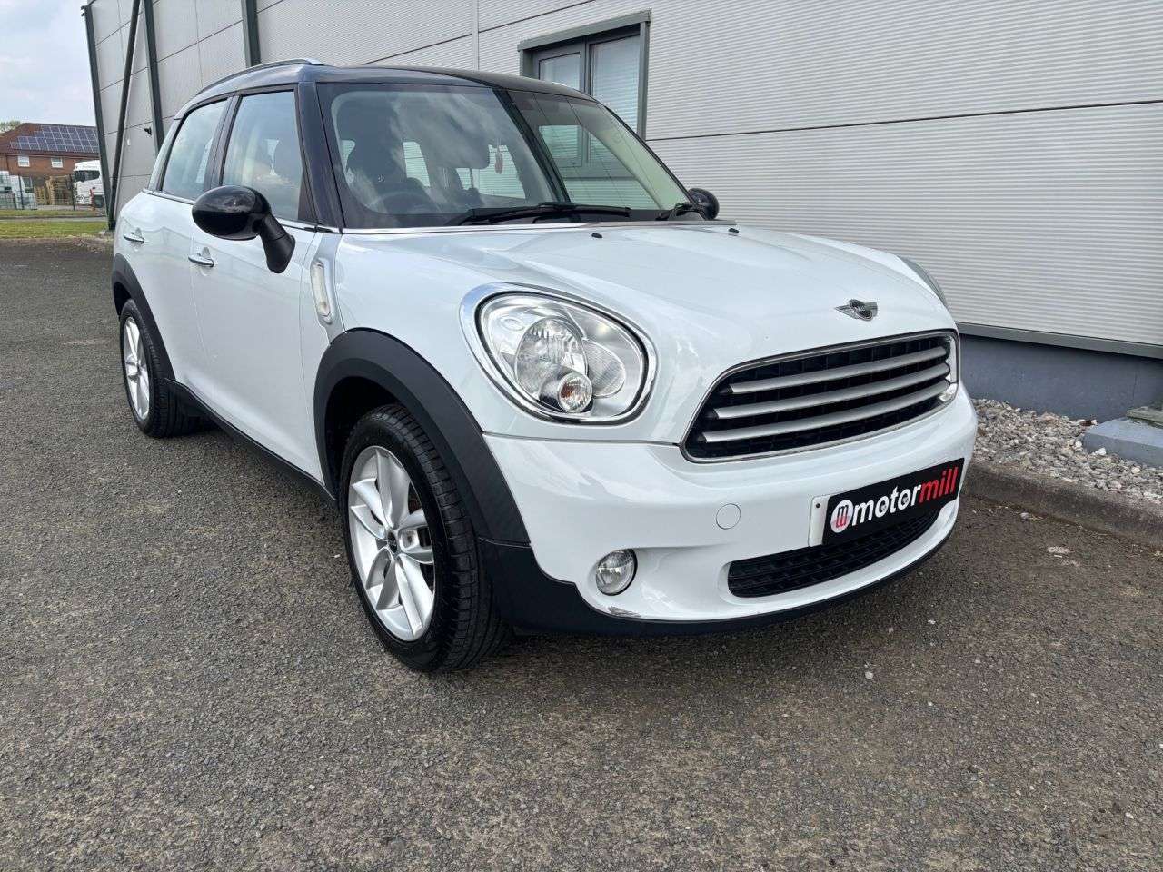 A 2014 MINI COUNTRYMAN 1.6 Cooper SUV 5dr Petrol Manual Euro 6 (s/s) (122 ps) FULL SERVICE HISTORY A 2014 MINI COUNTRYMAN 1.6 Cooper SUV 5dr Petrol Manual Euro 6 (s/s) (122 ps) FULL SERVICE HISTORY