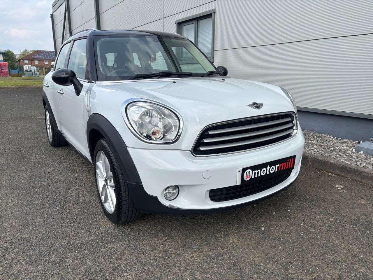 A 2014 MINI COUNTRYMAN 1.6 Cooper SUV 5dr Petrol Manual Euro 6 (s/s) (122 ps) FULL SERVICE HISTORY A 2014 MINI COUNTRYMAN 1.6 Cooper SUV 5dr Petrol Manual Euro 6 (s/s) (122 ps) FULL SERVICE HISTORY