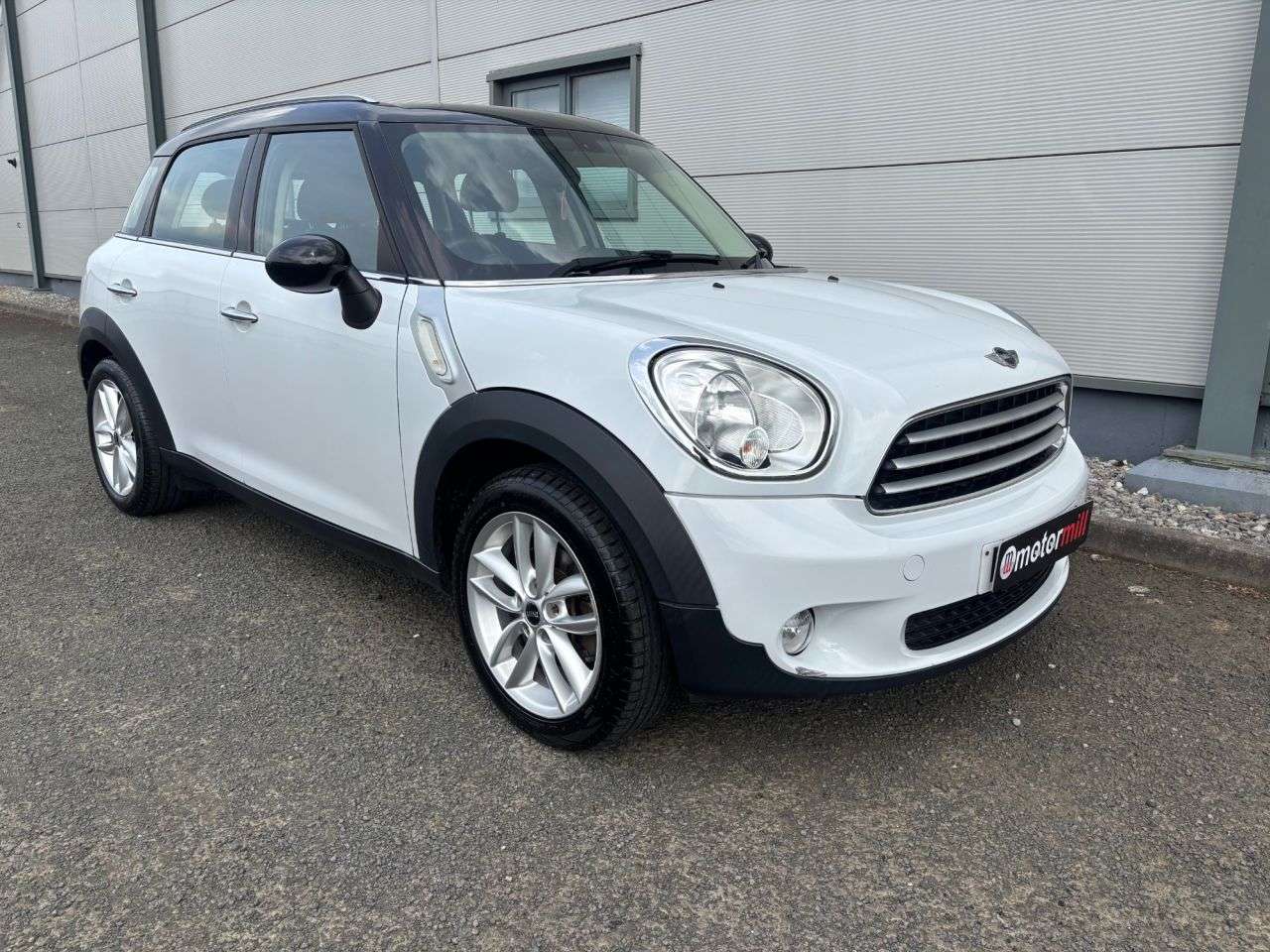 A 2014 MINI COUNTRYMAN 1.6 Cooper SUV 5dr Petrol Manual Euro 6 (s/s) (122 ps) FULL SERVICE HISTORY A 2014 MINI COUNTRYMAN 1.6 Cooper SUV 5dr Petrol Manual Euro 6 (s/s) (122 ps) FULL SERVICE HISTORY