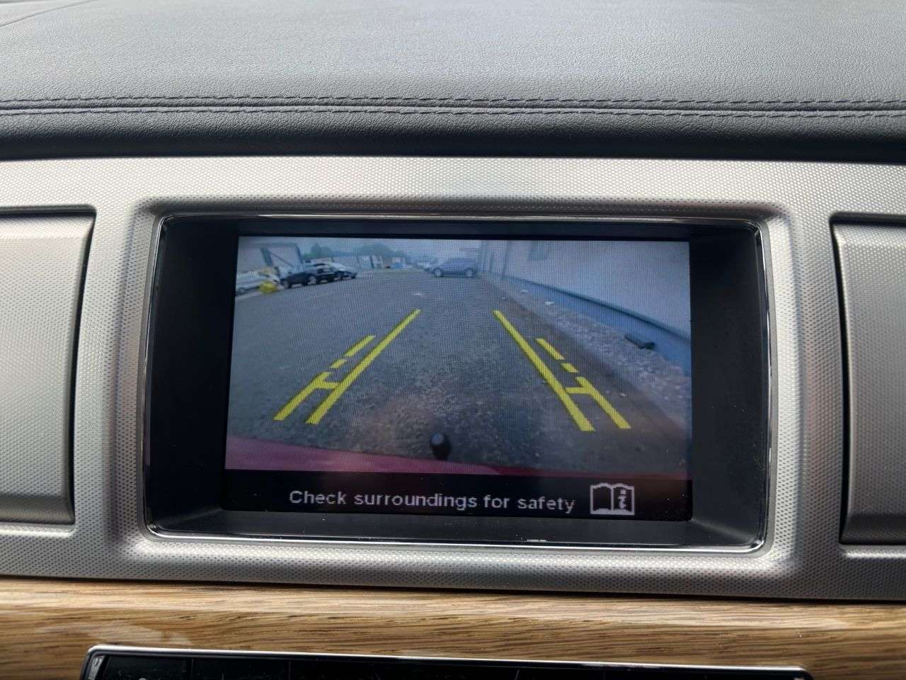 A 2014 JAGUAR XF 3.0d V6 Premium Luxury Saloon 4dr Diesel Auto Euro 5 (s/s) (240 ps) ELECTRI A 2014 JAGUAR XF 3.0d V6 Premium Luxury Saloon 4dr Diesel Auto Euro 5 (s/s) (240 ps) ELECTRI