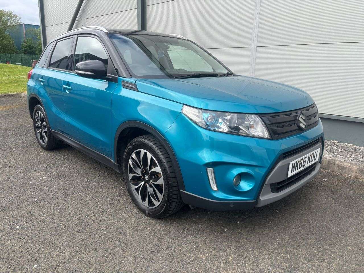 A 2016 SUZUKI VITARA 1.6 SZ5 SUV 5dr Petrol Manual Euro 6 (s/s) (120 ps) A 2016 SUZUKI VITARA 1.6 SZ5 SUV 5dr Petrol Manual Euro 6 (s/s) (120 ps)