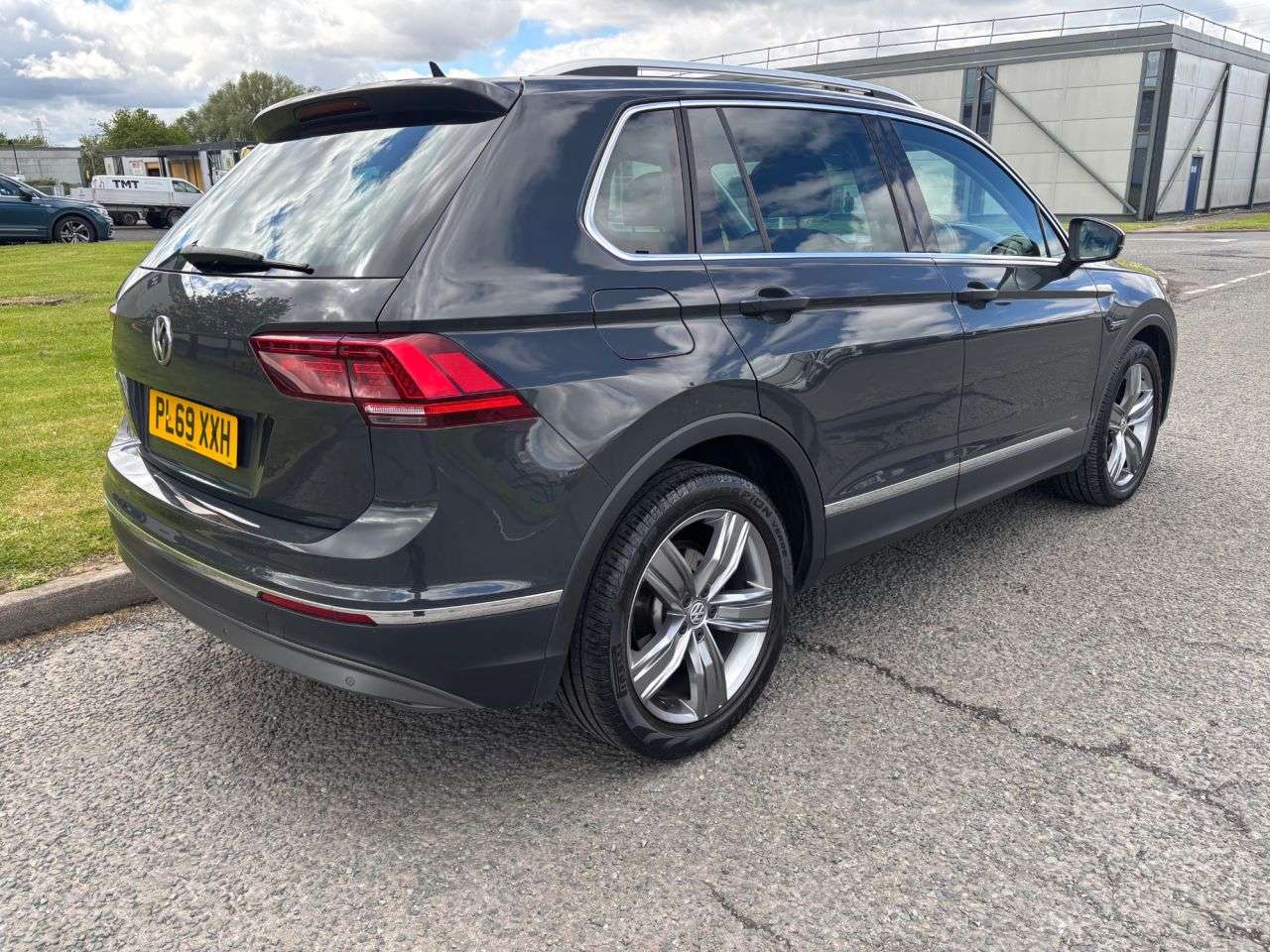 A 2019 VOLKSWAGEN TIGUAN 2.0 TDI SEL SUV 5dr Diesel Manual Euro 6 (s/s) (150 ps) APPLE CAR PLAY A 2019 VOLKSWAGEN TIGUAN 2.0 TDI SEL SUV 5dr Diesel Manual Euro 6 (s/s) (150 ps) APPLE CAR PLAY