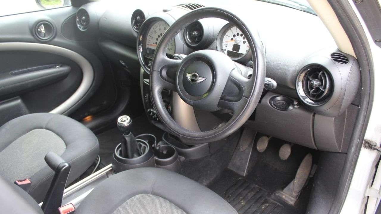 A 2014 MINI COUNTRYMAN 1.6 One SUV 5dr Petrol Manual Euro 6 (s/s) (98 ps) A 2014 MINI COUNTRYMAN 1.6 One SUV 5dr Petrol Manual Euro 6 (s/s) (98 ps)