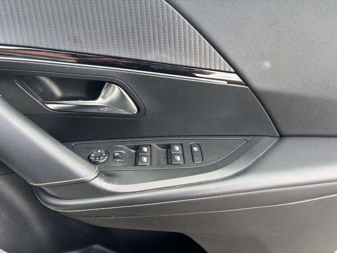 2021 PEUGEOT E-2008 2021 PEUGEOT E-2008