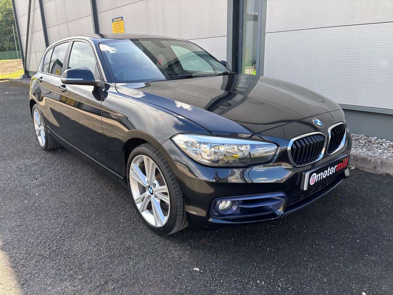 A 2017 BMW 1 SERIES 2.0 118d Sport Hatchback 5dr Diesel Manual Euro 6 (s/s) (150 ps) REAR PARK A 2017 BMW 1 SERIES 2.0 118d Sport Hatchback 5dr Diesel Manual Euro 6 (s/s) (150 ps) REAR PARK